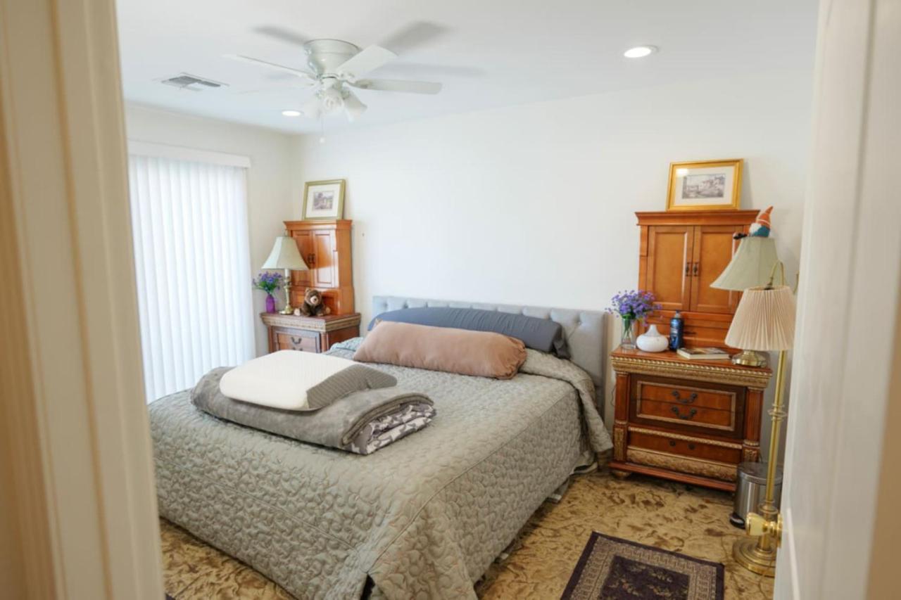 Holiday home 327 7 Bedroom With Fenced Yard