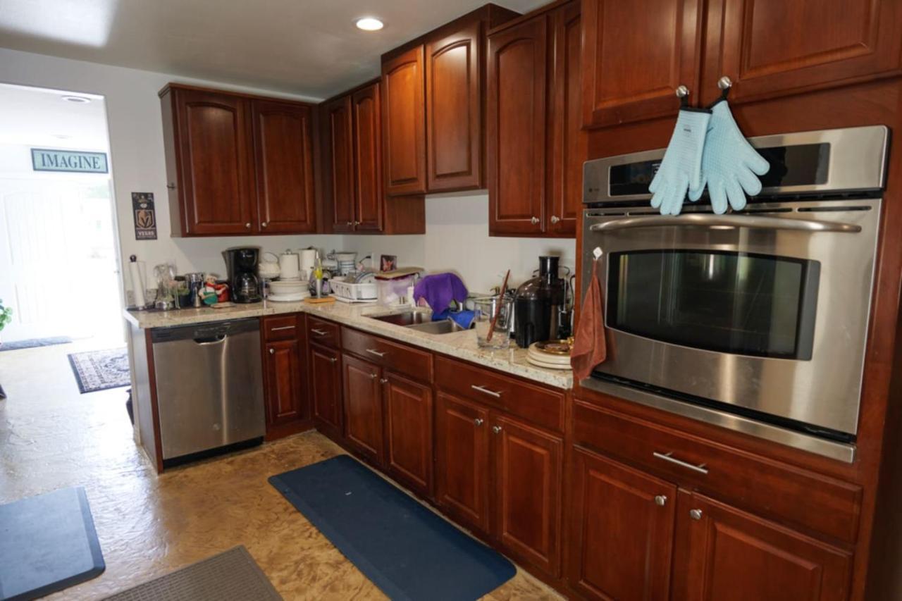 Holiday home 327 7 Bedroom With Fenced Yard Las Vegas