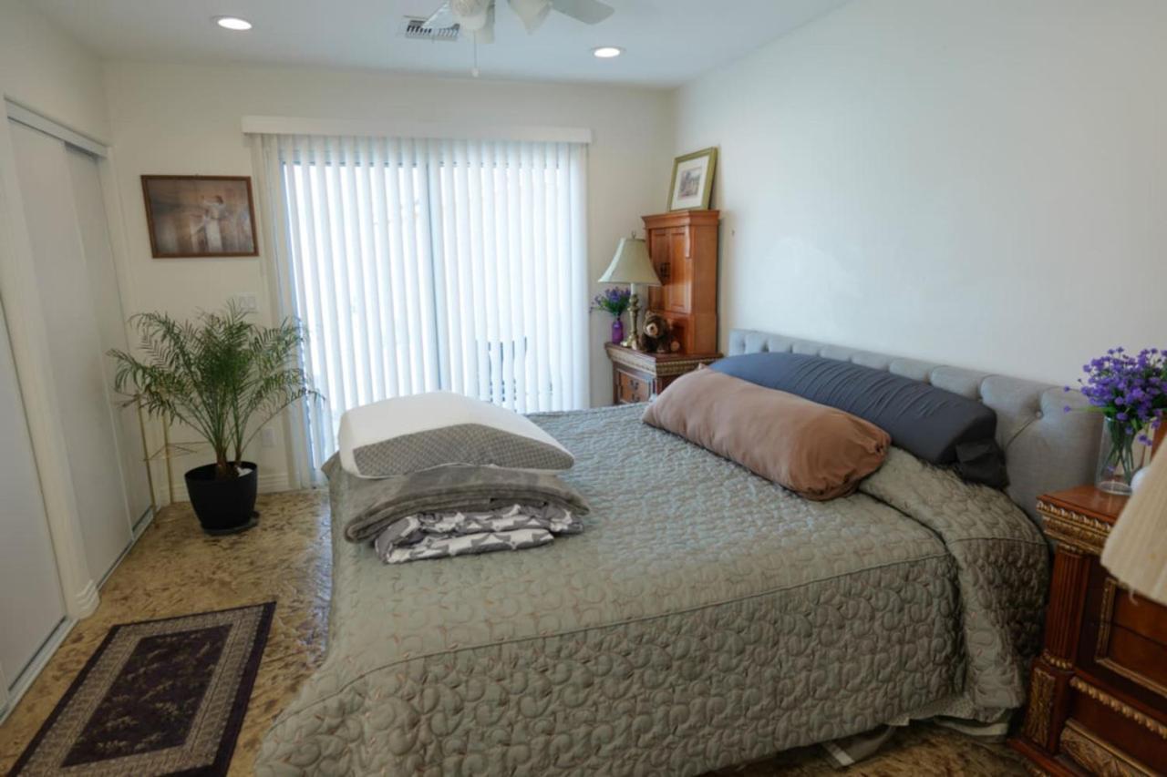Holiday home 327 7 Bedroom With Fenced Yard