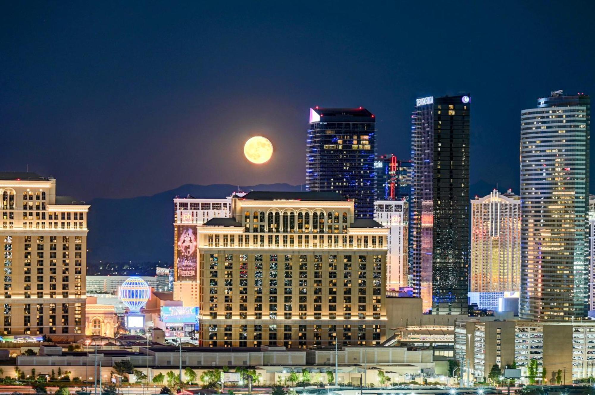 Hi-rise Private Balcony & Strip Views Las Vegas