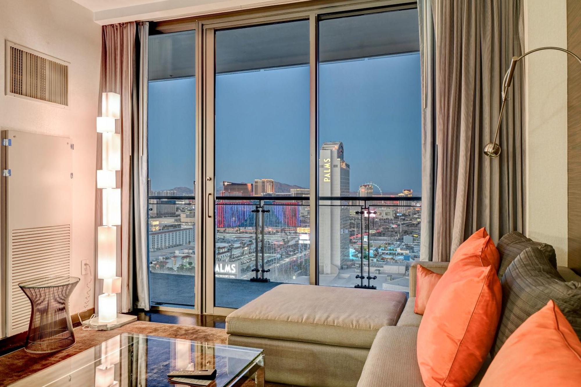 Hi-rise Private Balcony & Strip Views Las Vegas