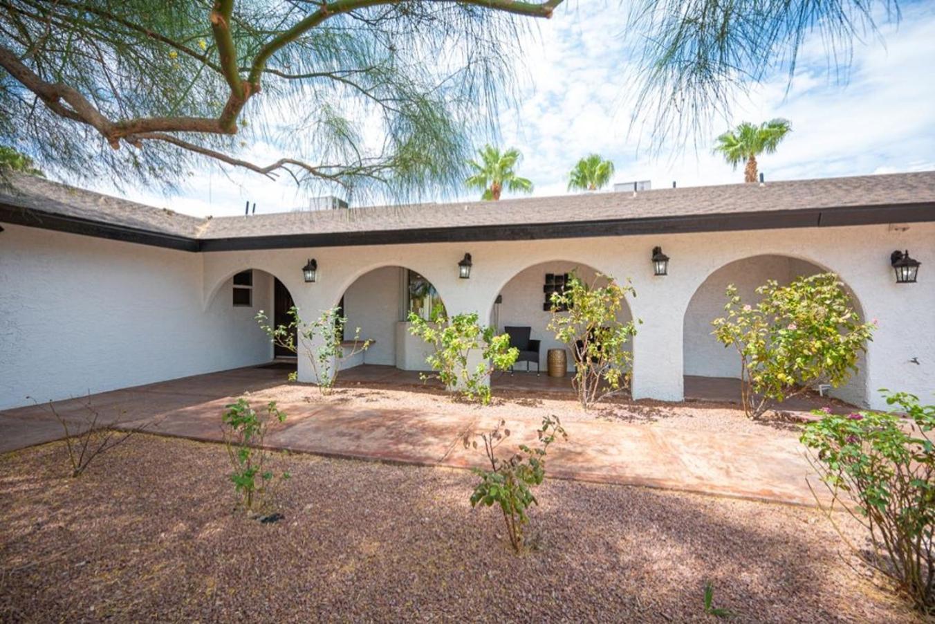 Your Private, Luxurious & Large Oasis-4 Holiday home *