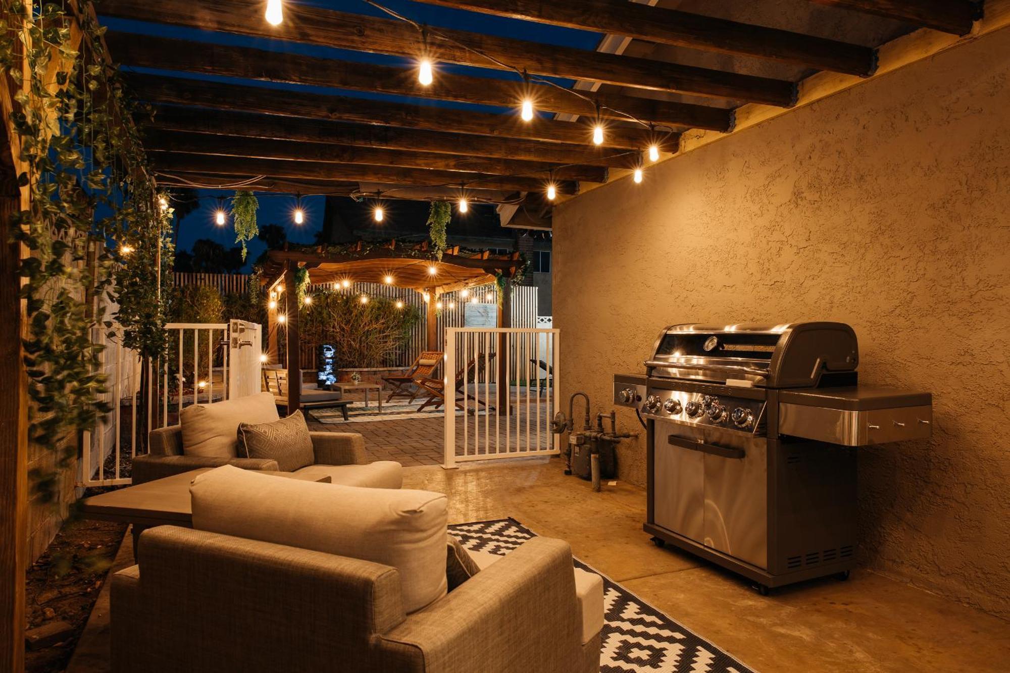 Fabulous Oasis In Near By Strip Holiday home *
