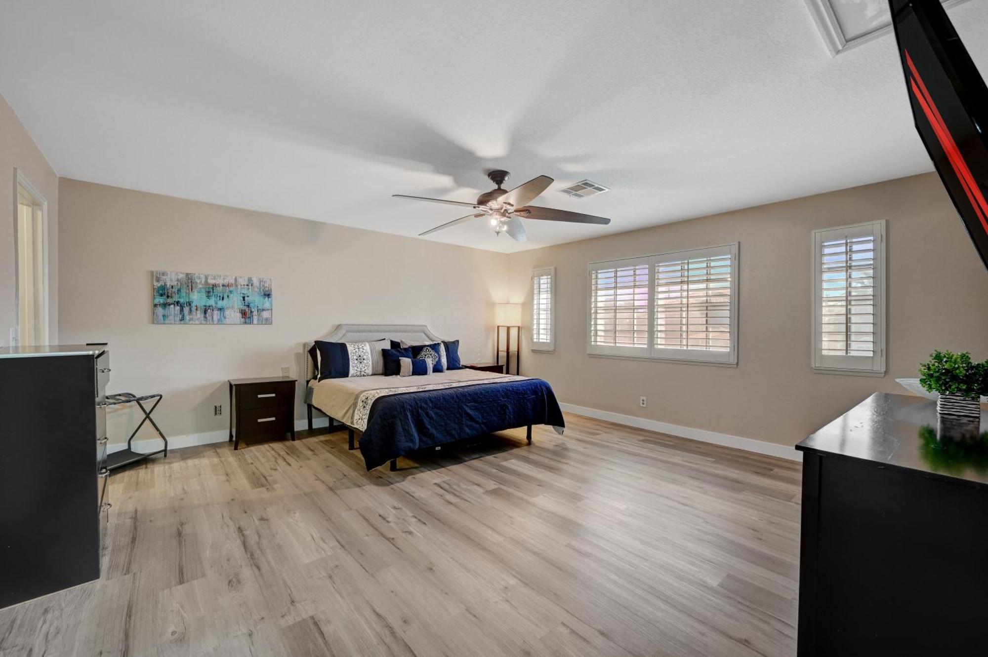 Plush Vegas Retreat 5 Min From Strip Villa