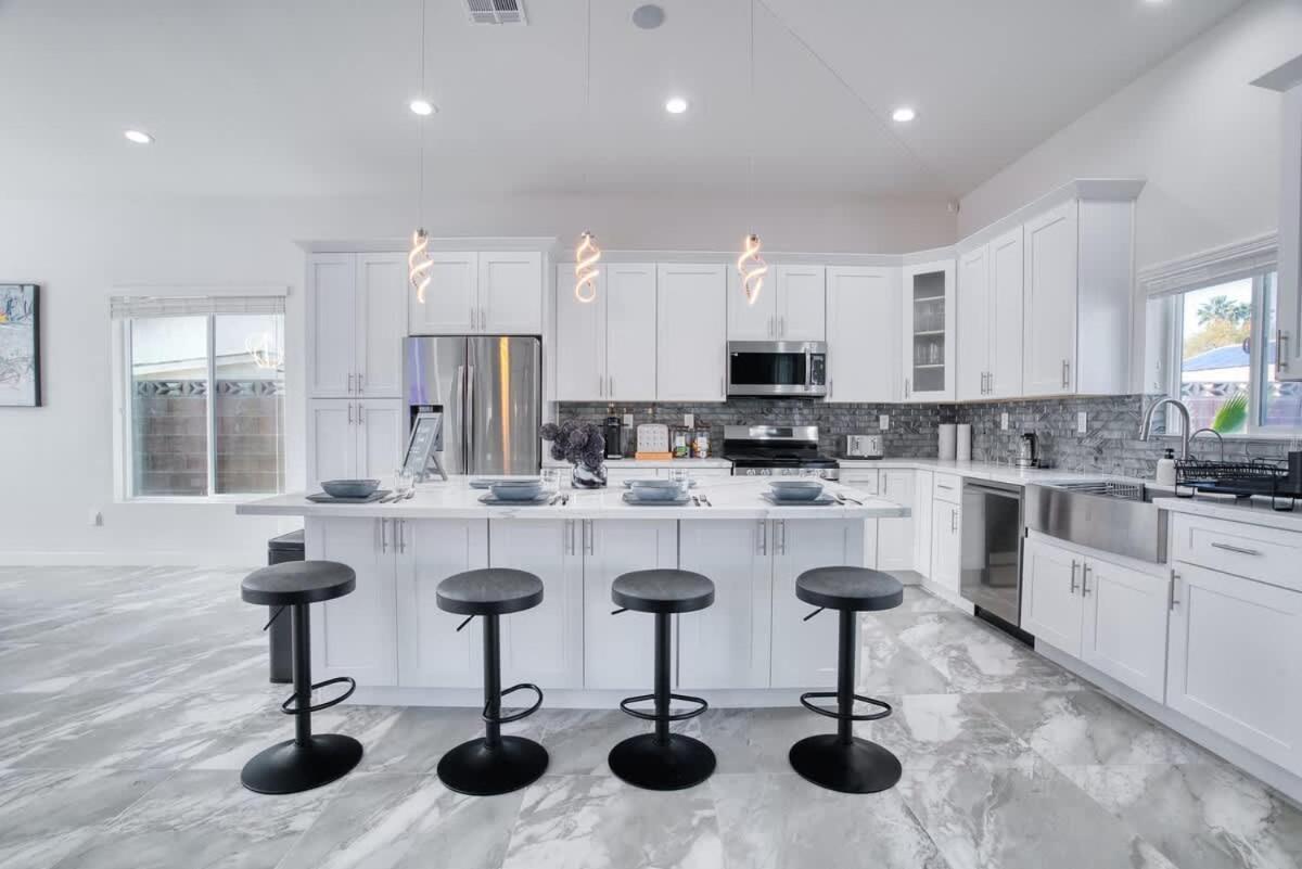 Vegas Oasis Close 2 Strip! Private Hot Tub & Heated Pool * Las Vegas