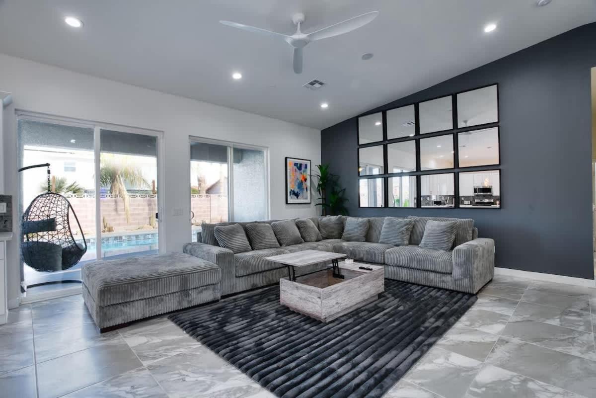 Holiday home Vegas Oasis Close 2 Strip! Private Hot Tub & Heated Pool Las Vegas