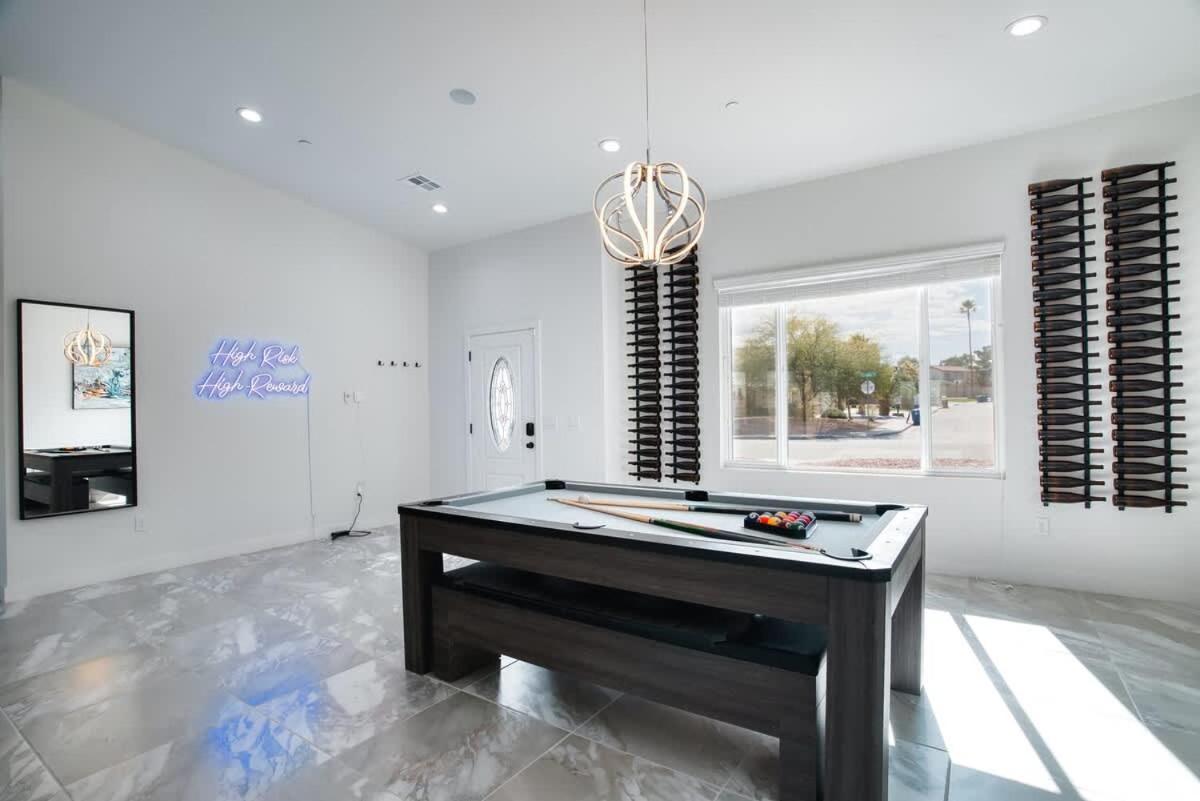 Vegas Oasis Close 2 Strip! Private Hot Tub & Heated Pool *