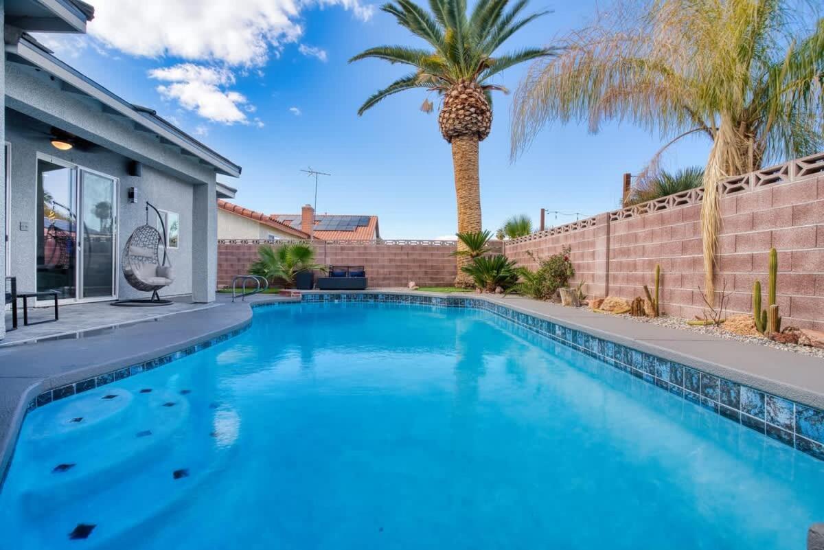 Vegas Oasis Close 2 Strip! Private Hot Tub & Heated Pool