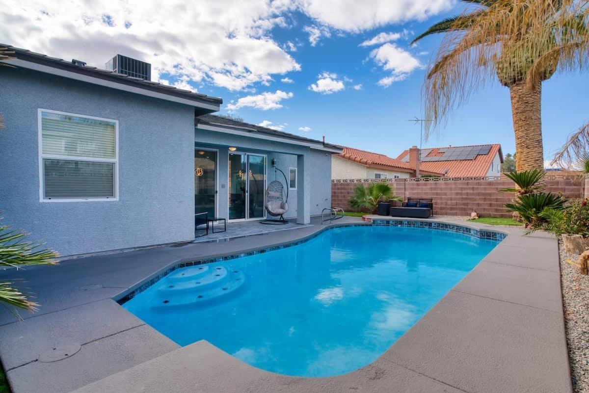 Holiday home Vegas Oasis Close 2 Strip! Private Hot Tub & Heated Pool Las Vegas