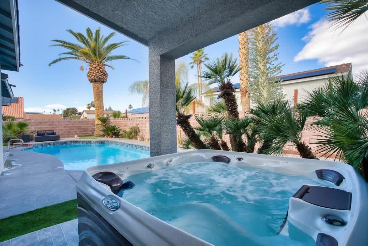 Vegas Oasis Close 2 Strip! Private Hot Tub & Heated Pool *