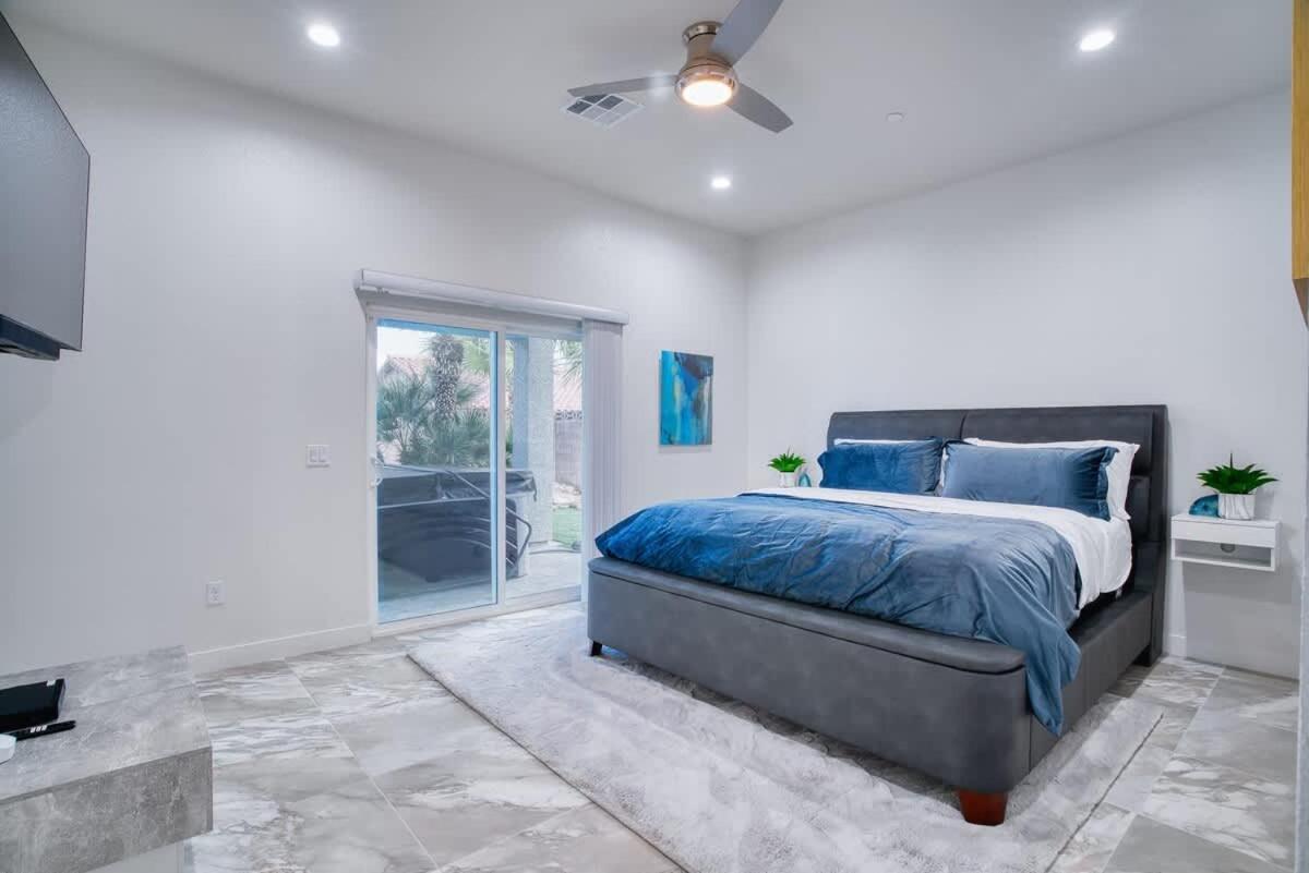Vegas Oasis Close 2 Strip! Private Hot Tub & Heated Pool Las Vegas