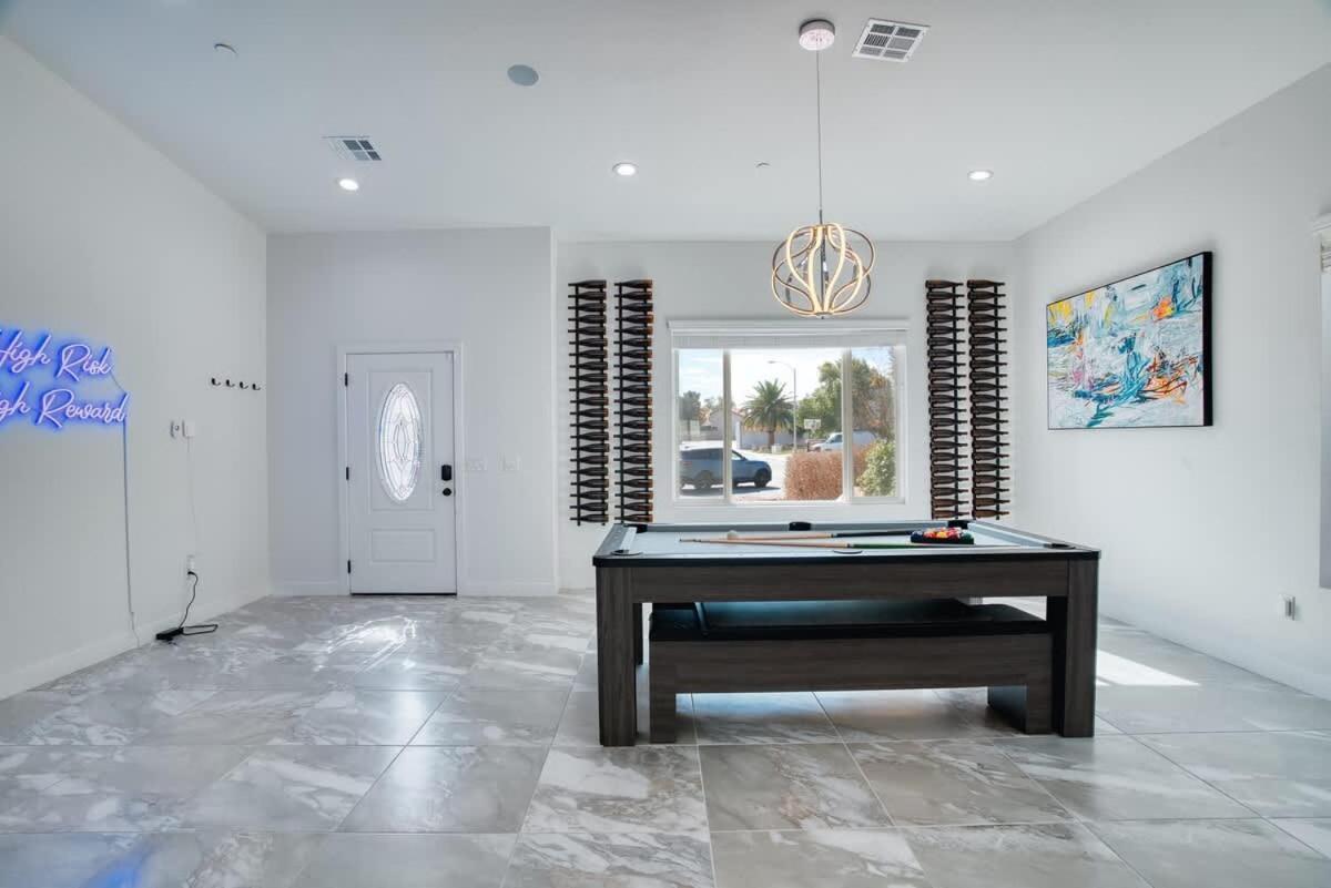 Vegas Oasis Close 2 Strip! Private Hot Tub & Heated Pool * Las Vegas
