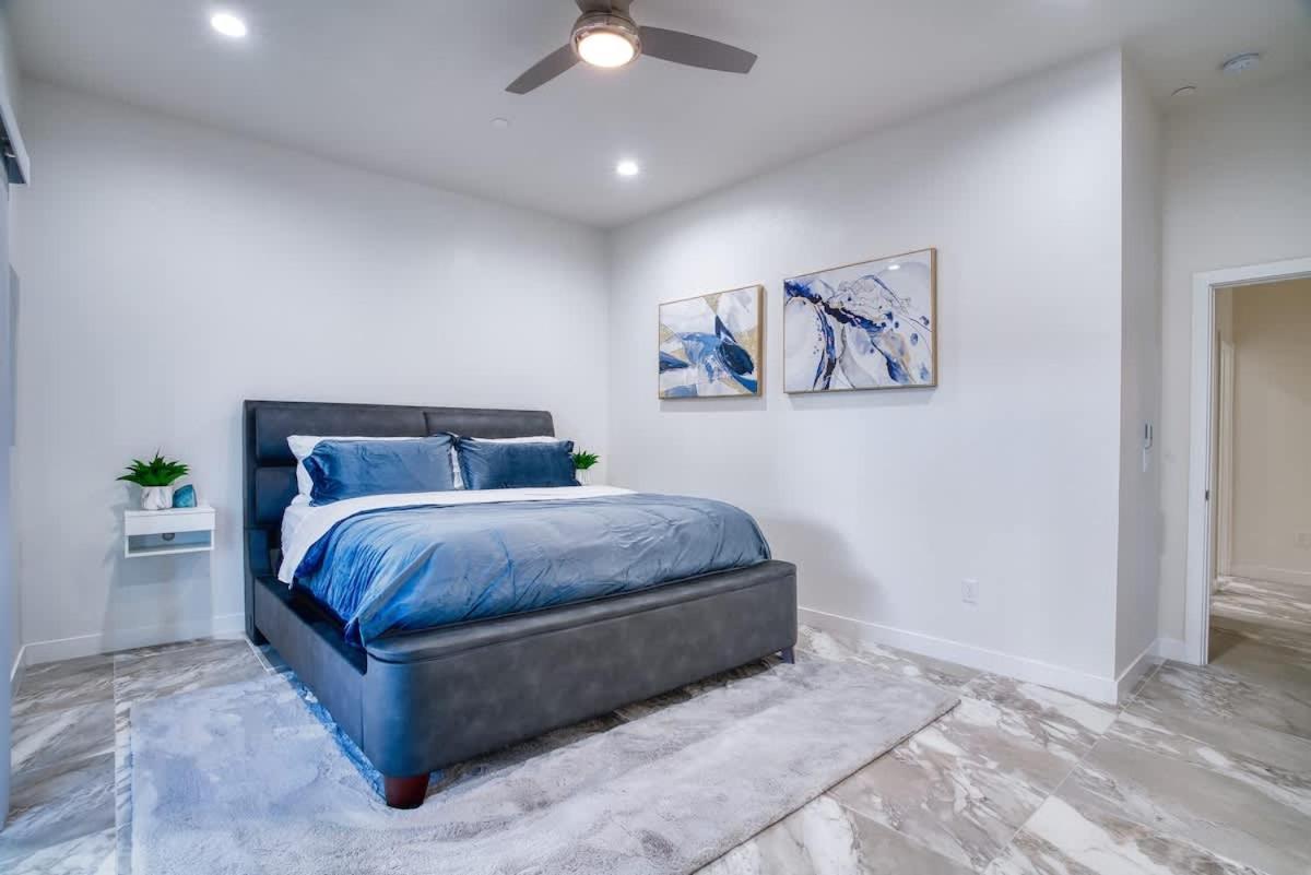 Holiday home Vegas Oasis Close 2 Strip! Private Hot Tub & Heated Pool Las Vegas