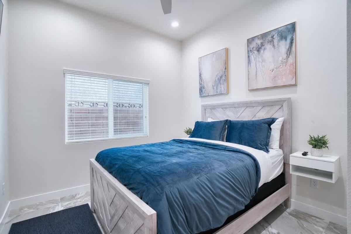 Vegas Oasis Close 2 Strip! Private Hot Tub & Heated Pool Las Vegas