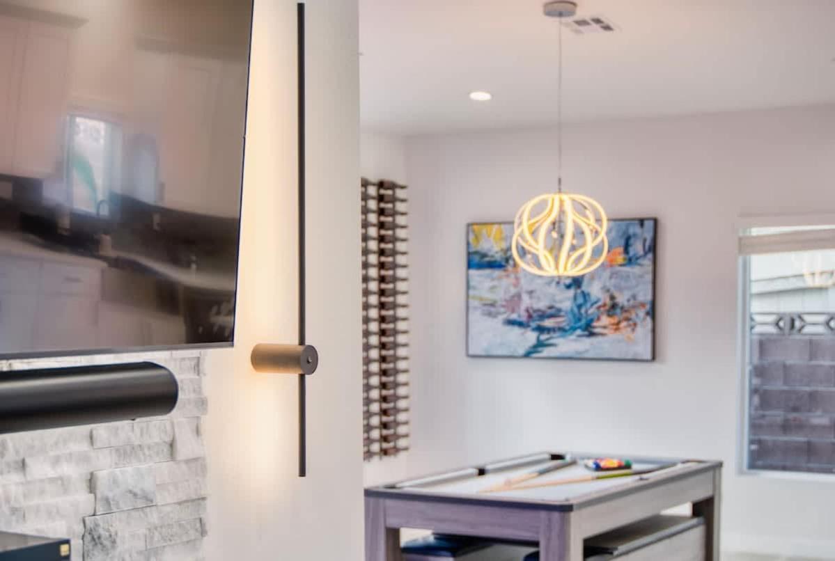 Vegas Oasis Close 2 Strip! Private Hot Tub & Heated Pool Holiday home Las Vegas