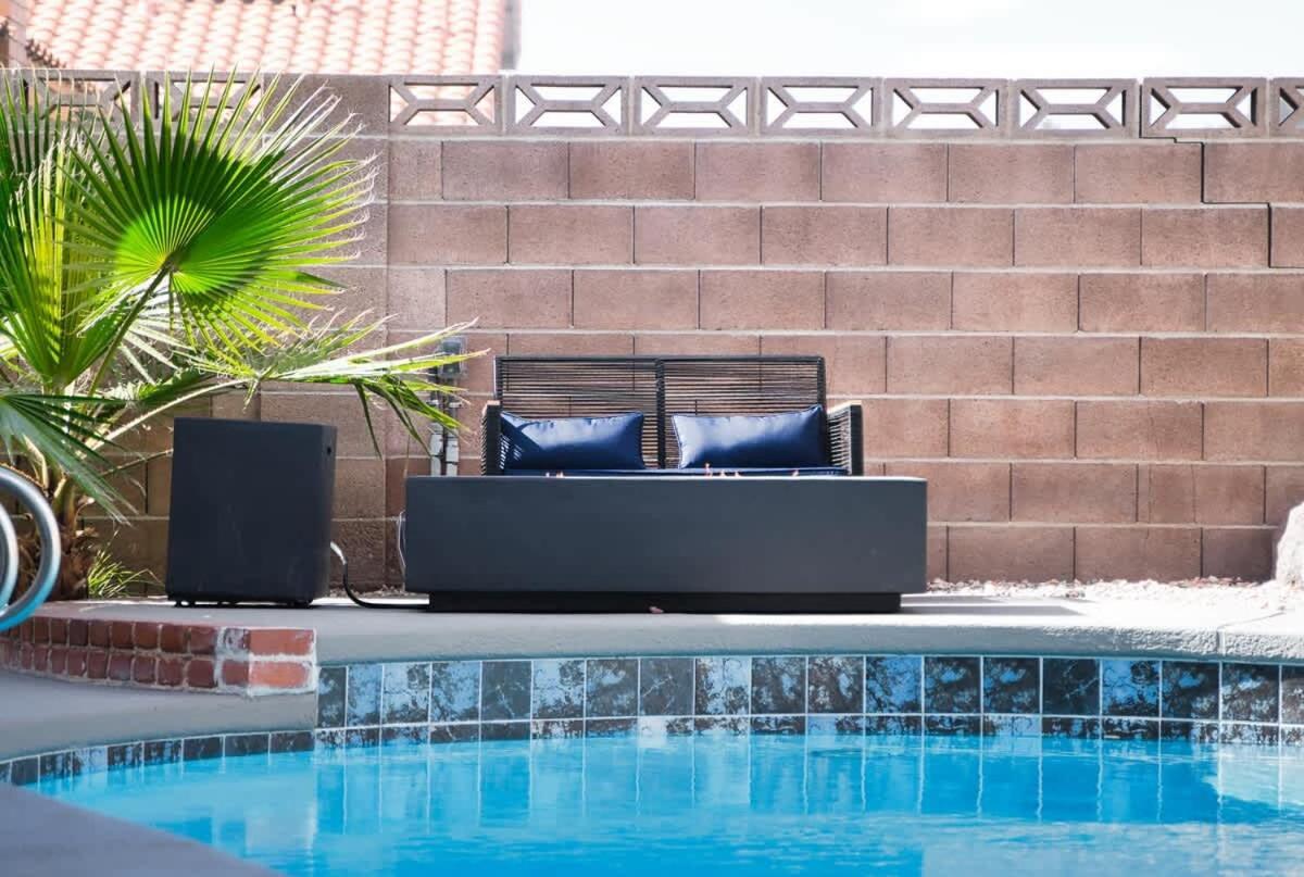 Vegas Oasis Close 2 Strip! Private Hot Tub & Heated Pool Las Vegas
