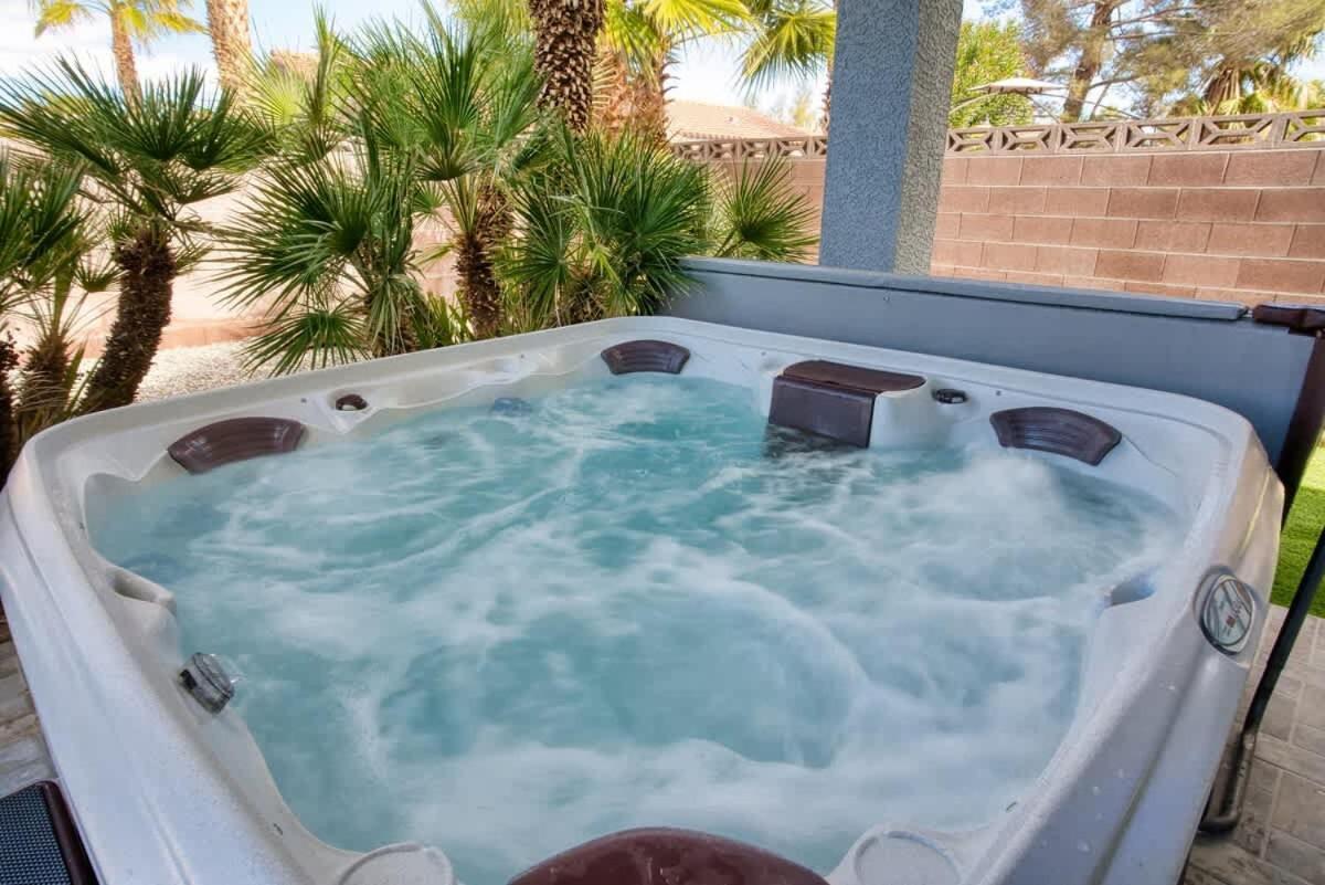 Vegas Oasis Close 2 Strip! Private Hot Tub & Heated Pool