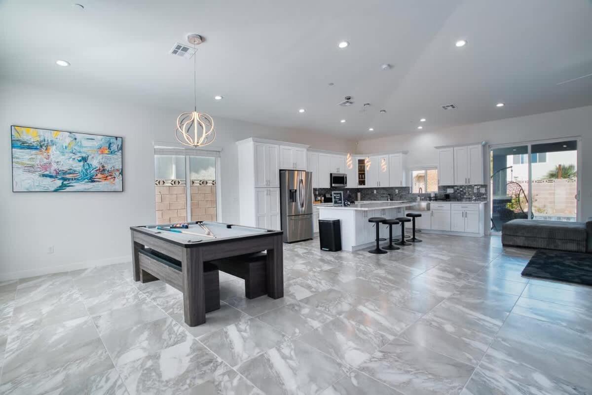 Vegas Oasis Close 2 Strip! Private Hot Tub & Heated Pool *