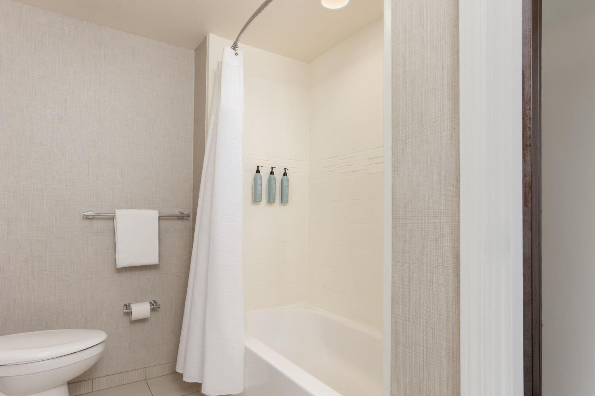 By Marriott Vegas Airport 3*