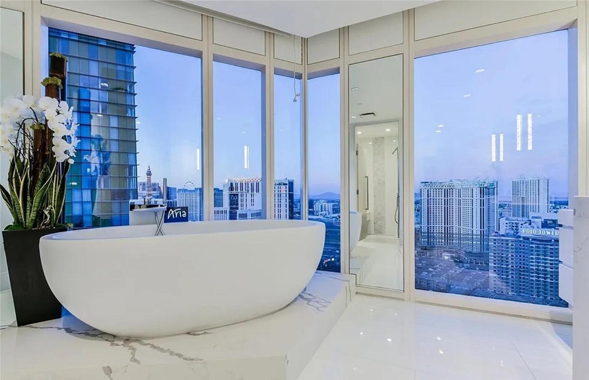 Exquisite High-rise With Panoramic View Las Vegas