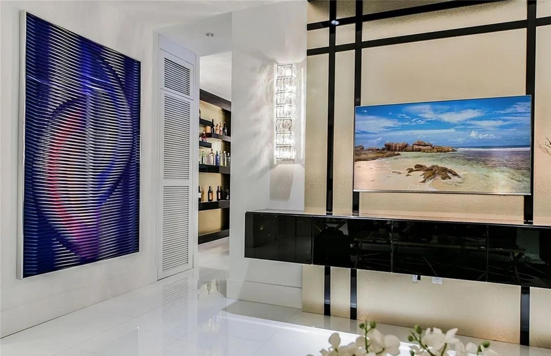 Exquisite High-rise With Panoramic View Apartment