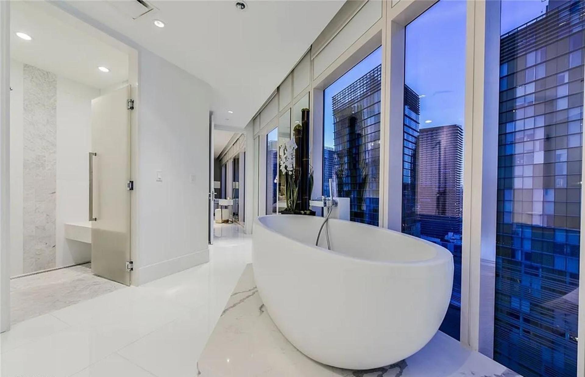 Exquisite High-rise With Panoramic View Apartment *