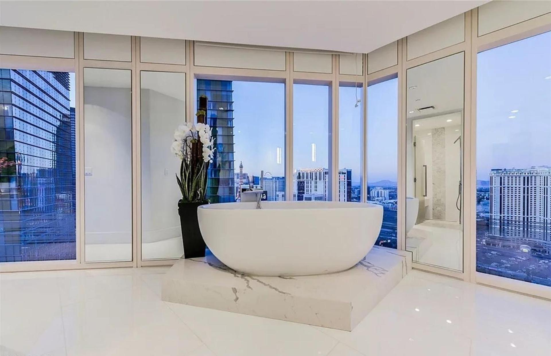 Exquisite High-rise With Panoramic View * Las Vegas