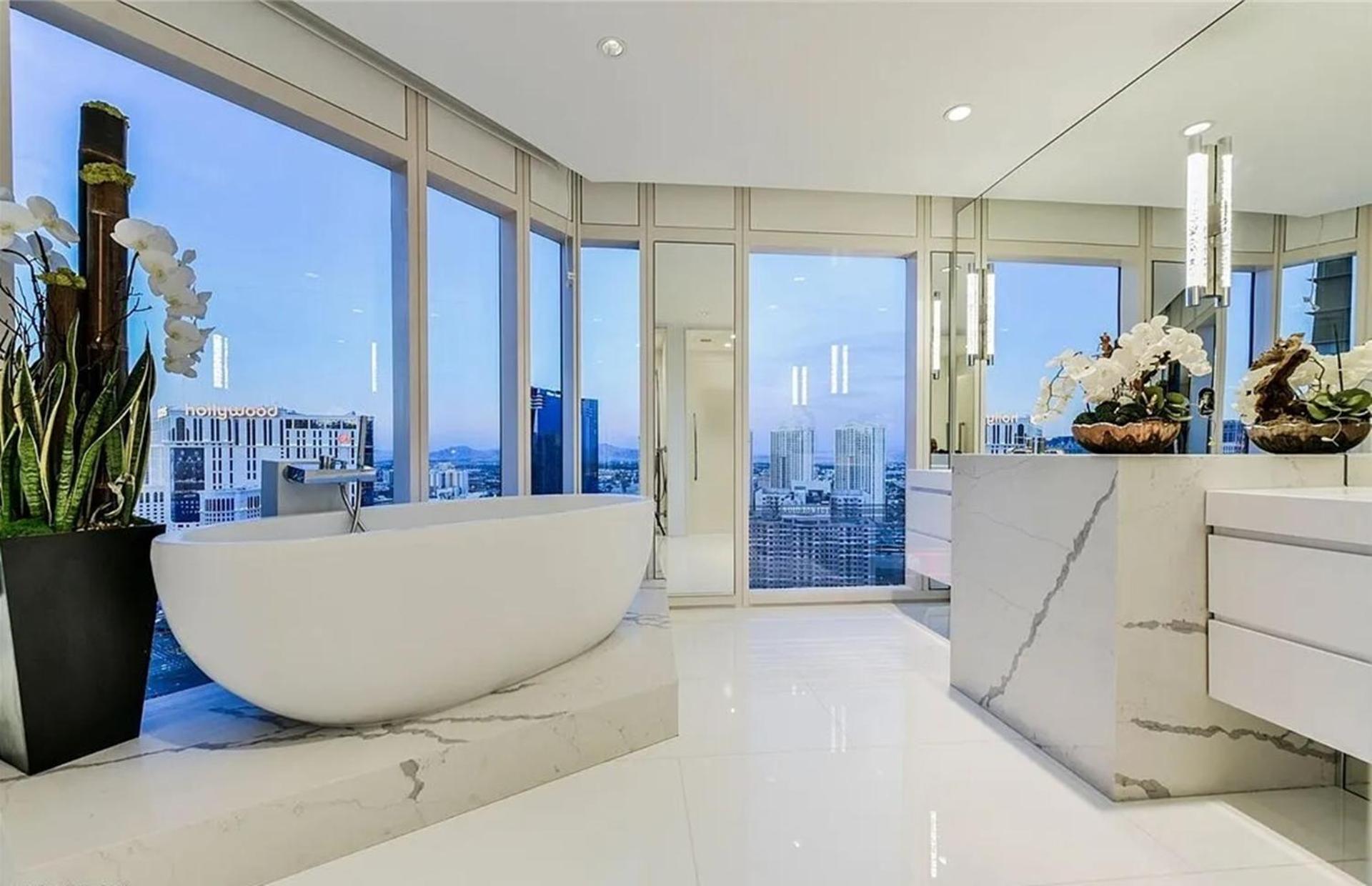 Exquisite High-rise With Panoramic View