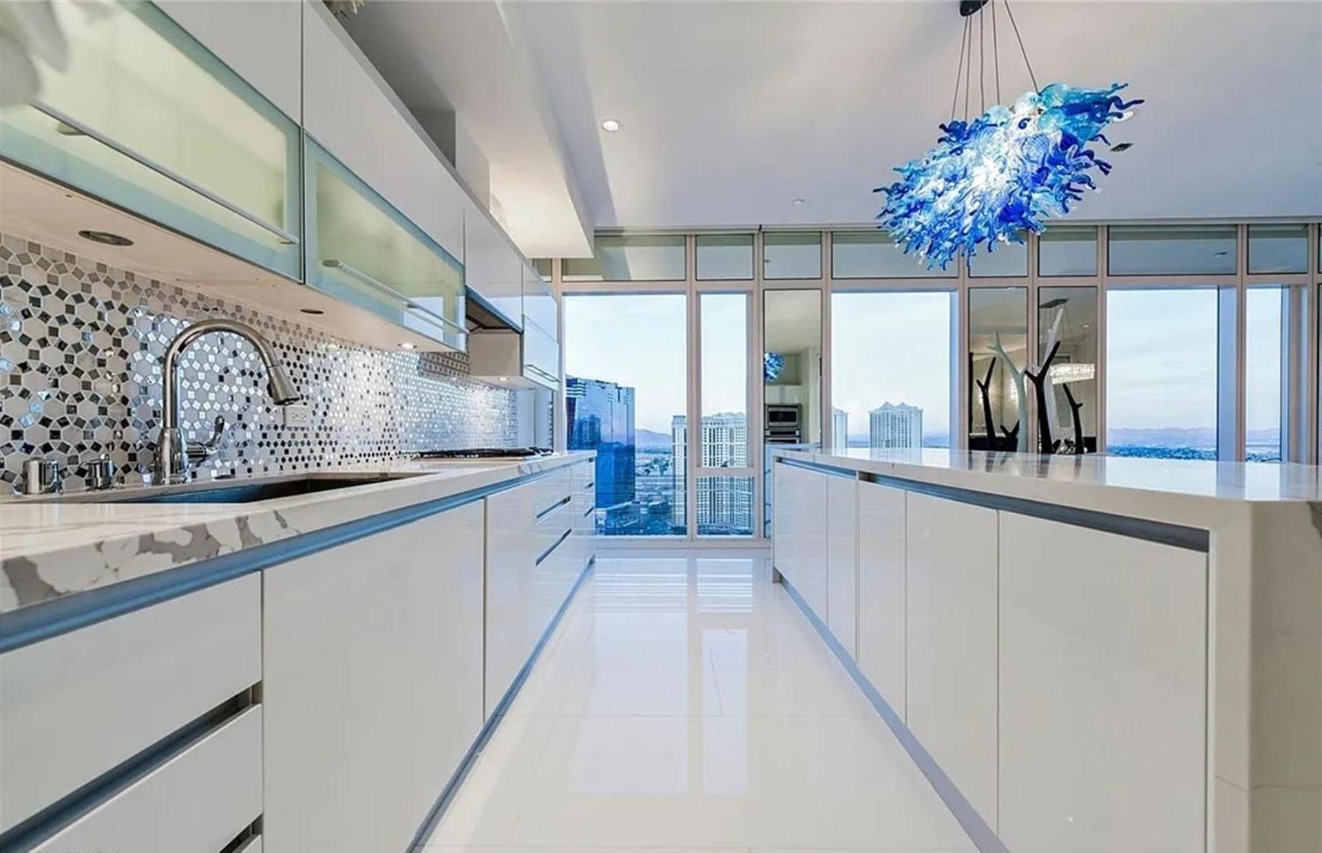 Apartment Exquisite High-rise With Panoramic View