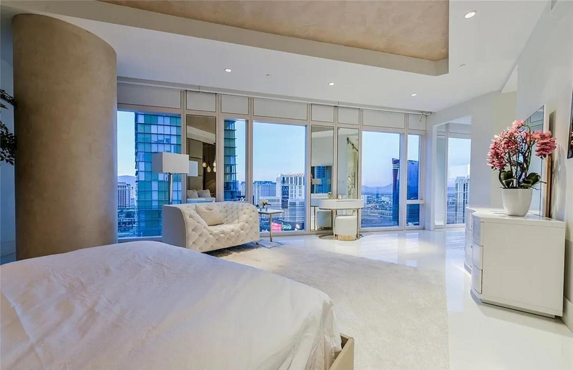 Exquisite High-rise With Panoramic View Apartment *