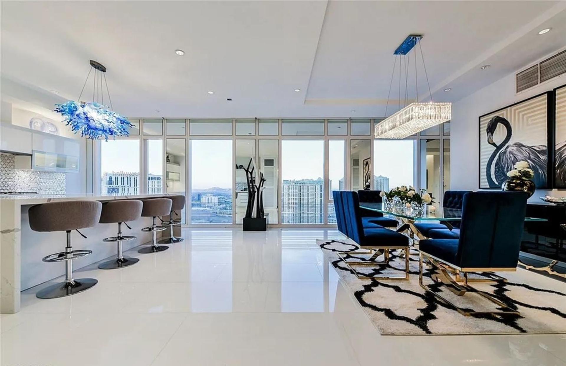 Exquisite High-rise With Panoramic View Las Vegas