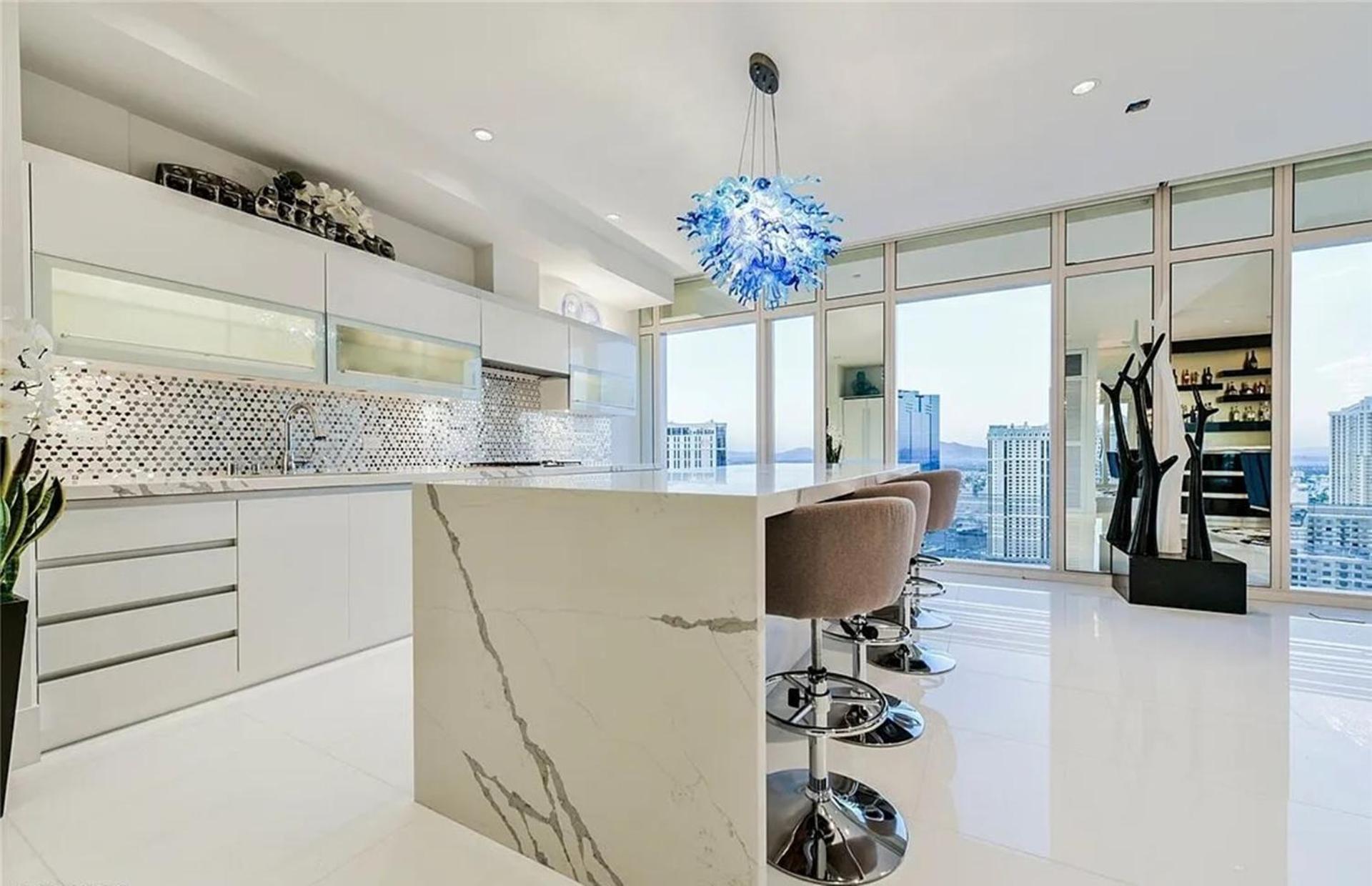 Exquisite High-rise With Panoramic View * Las Vegas