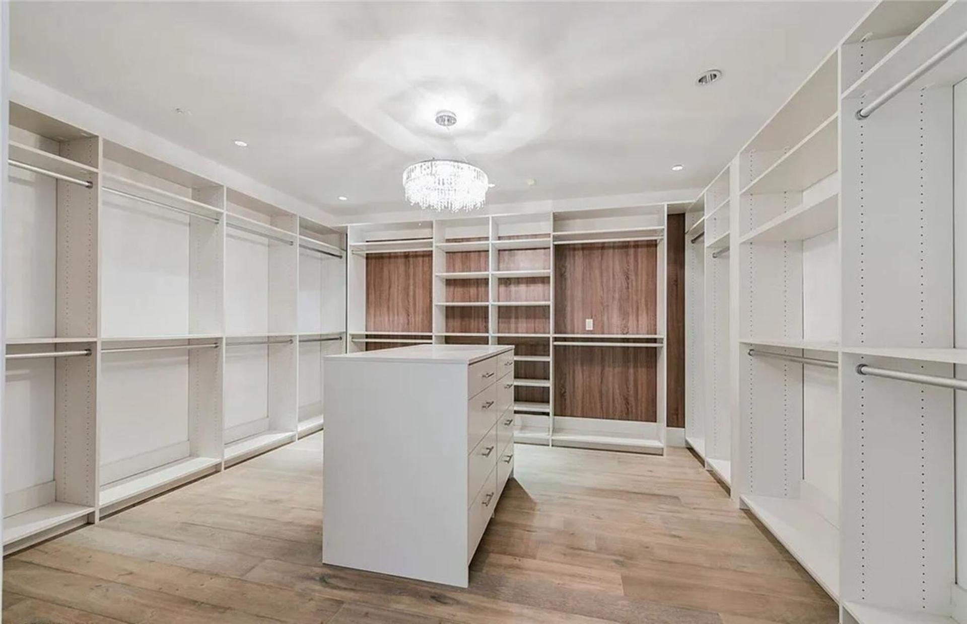 Apartment Exquisite High-rise With Panoramic View