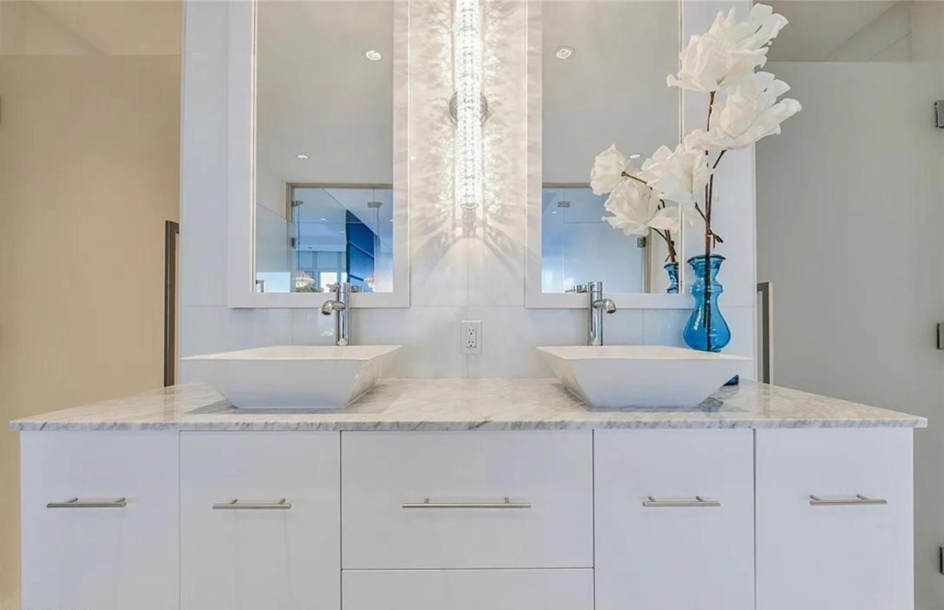 Exquisite High-rise With Panoramic View Apartment