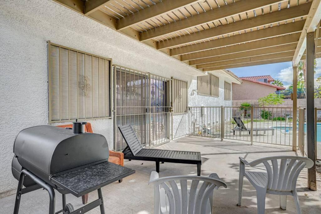 New Poolside Paradise In Vegas With Bbq And Games Las Vegas