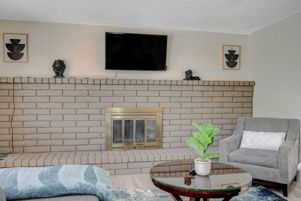 New Poolside Paradise In Vegas With Bbq And Games Holiday home *