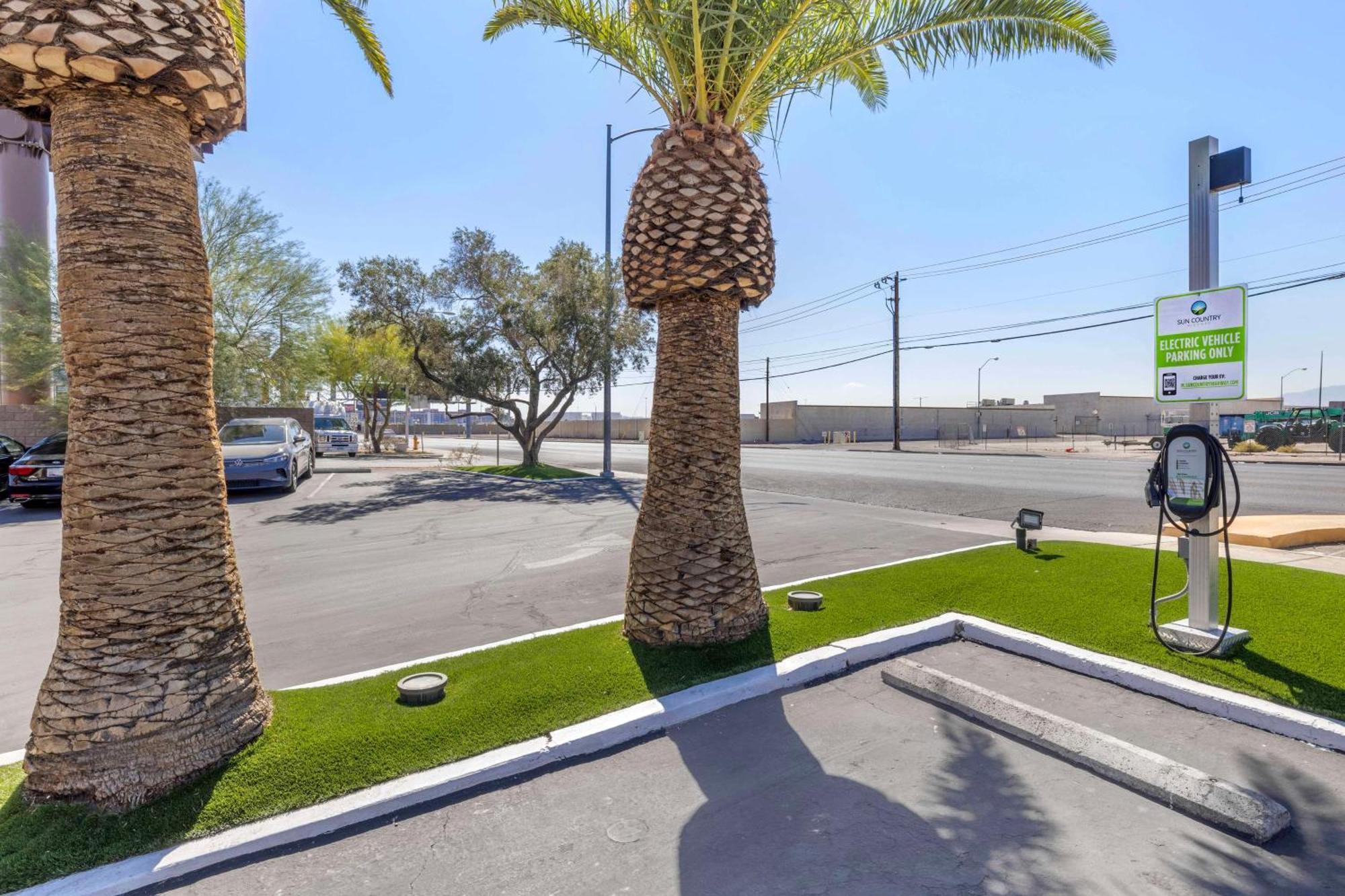 Hotel Western Mccarran 3*