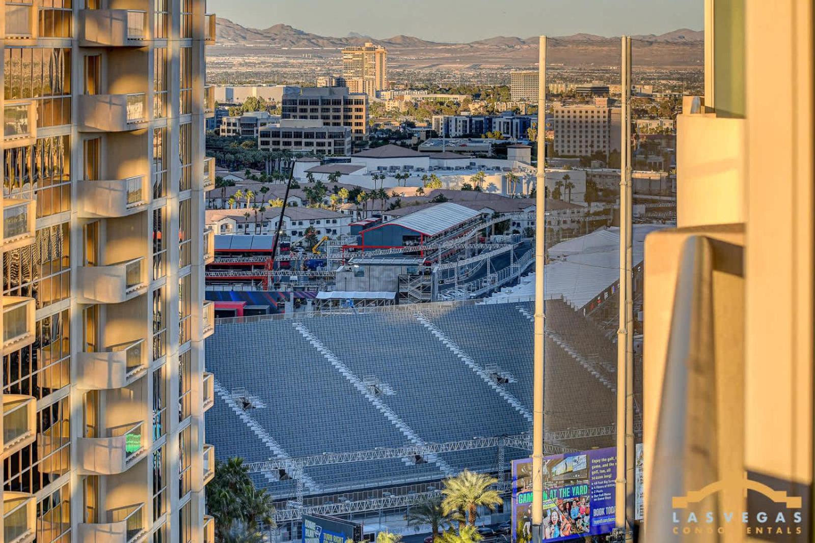 Mgm Signature-16-605 Strip View Balcony Ferienhaus