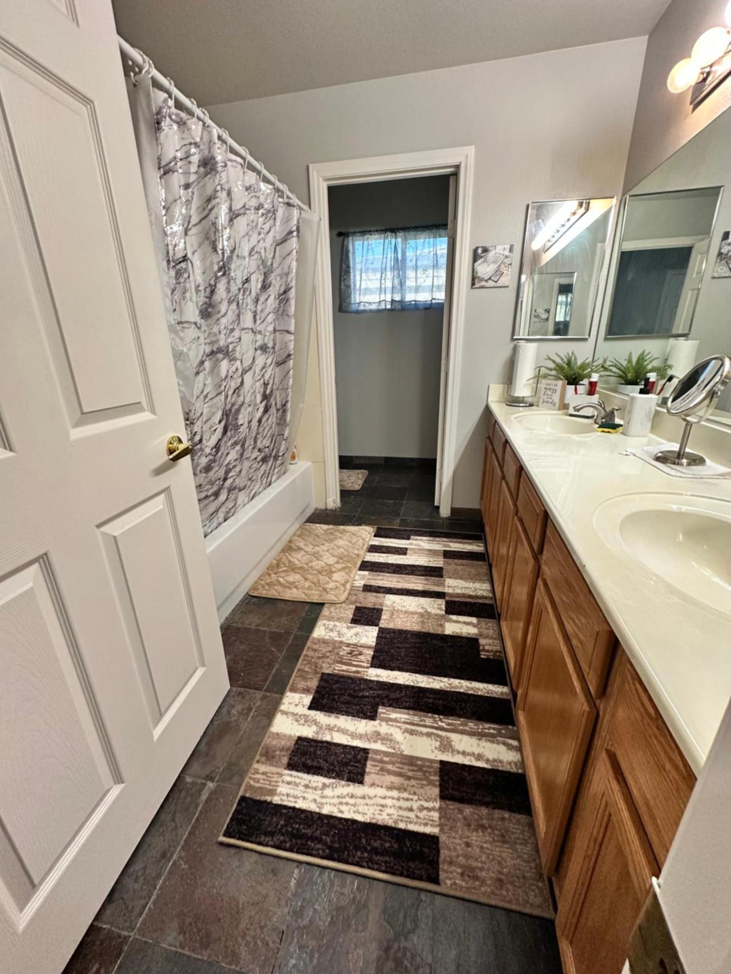 Vegas Spacious Close To Everything Homestay
