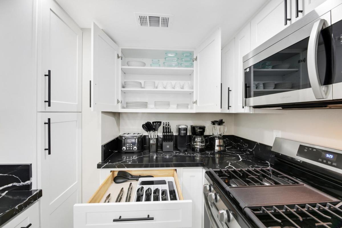 Gorgeous 2 Bedroom, 2 Bath With 2-car Garage Apartment Las Vegas
