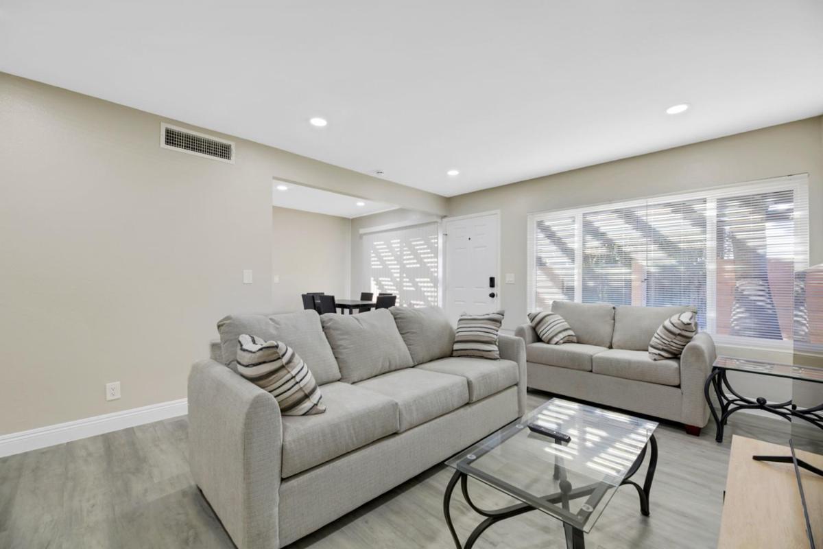 Gorgeous 2 Bedroom, 2 Bath With 2-car Garage *
