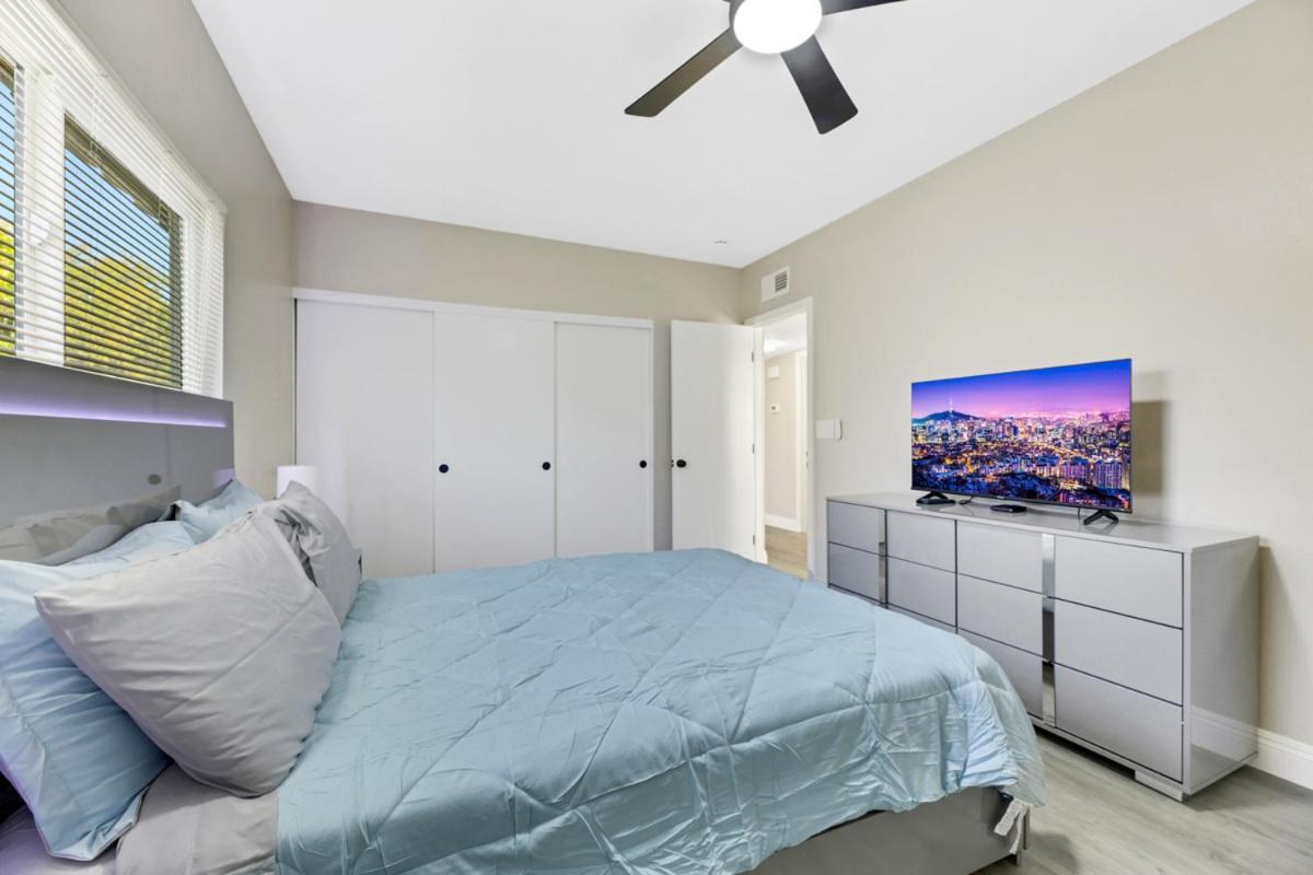 Gorgeous 2 Bedroom, 2 Bath With 2-car Garage Apartment *