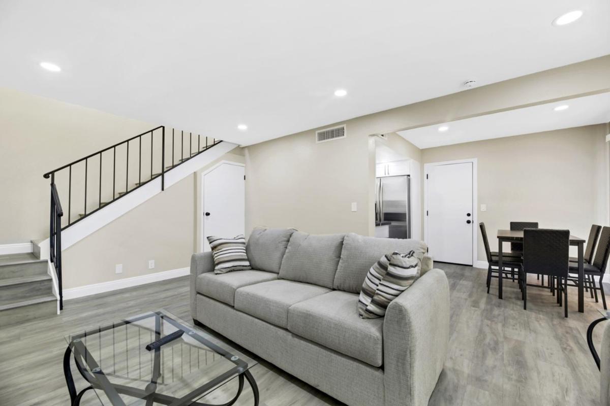 Gorgeous 2 Bedroom, 2 Bath With 2-car Garage Apartment Las Vegas