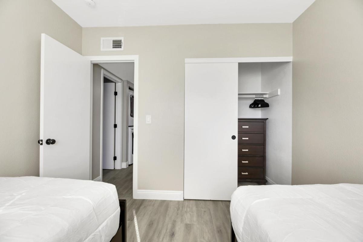 Gorgeous 2 Bedroom, 2 Bath With 2-car Garage * Las Vegas