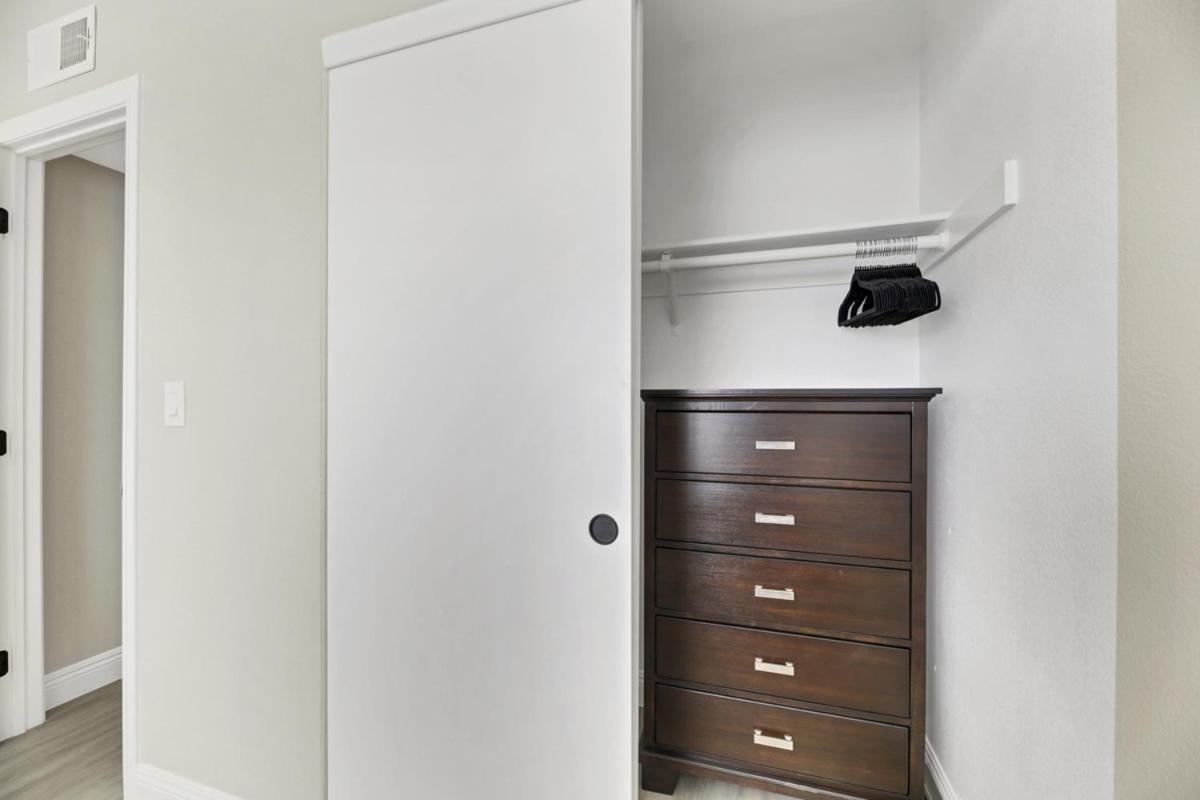 Apartment Gorgeous 2 Bedroom, 2 Bath With 2-car Garage *