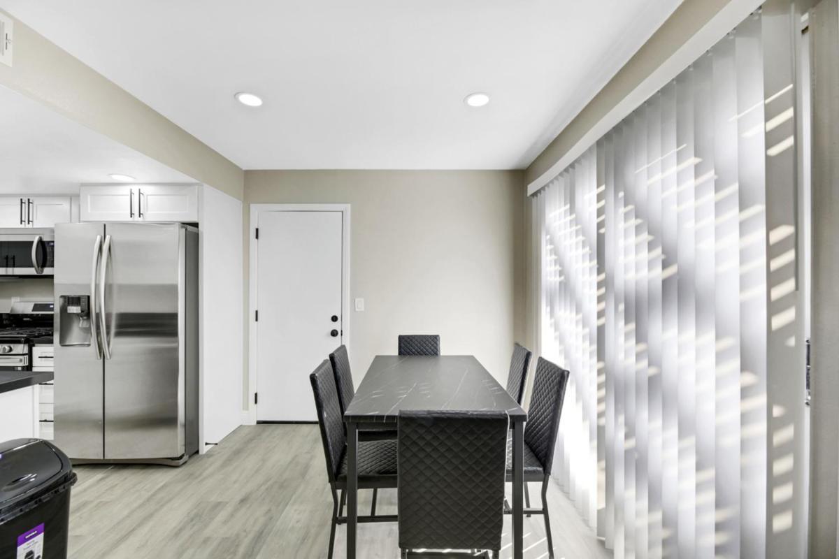 Gorgeous 2 Bedroom, 2 Bath With 2-car Garage Las Vegas