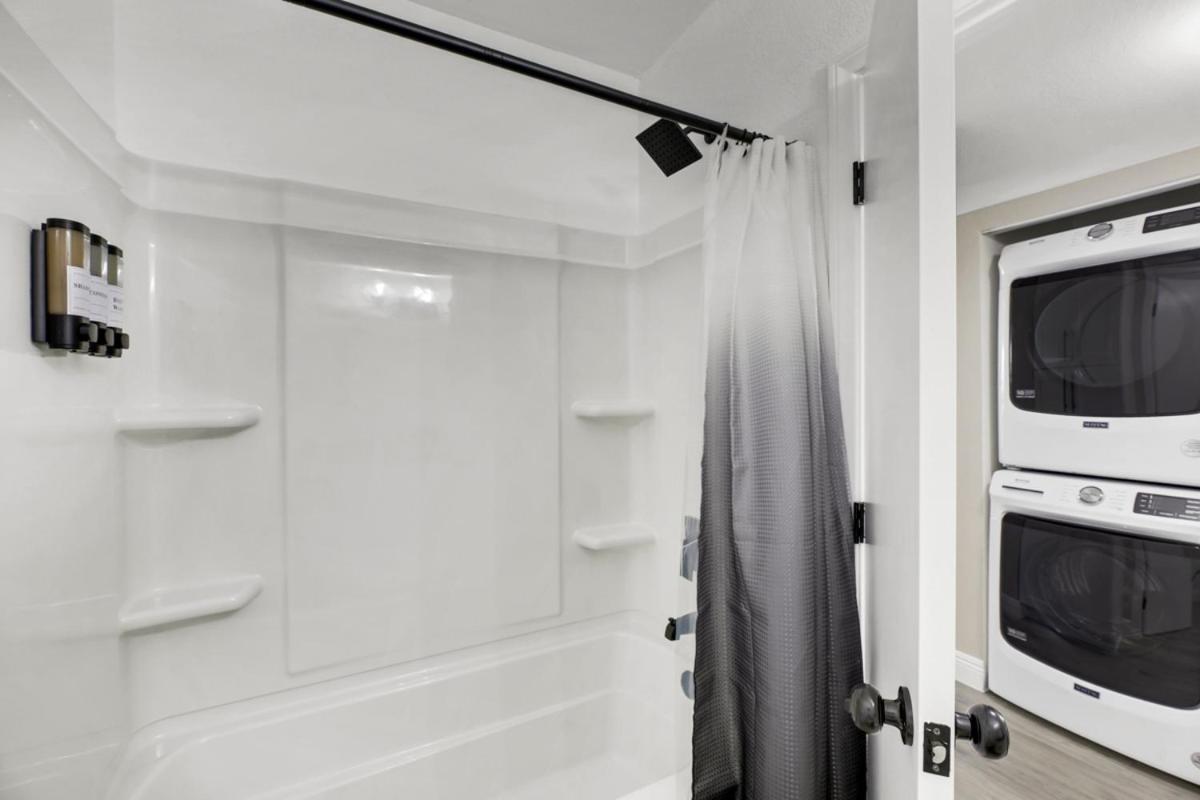 Gorgeous 2 Bedroom, 2 Bath With 2-car Garage Apartment