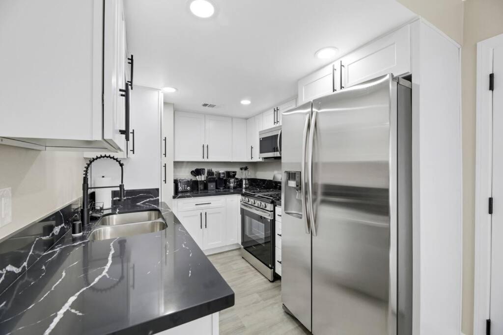 Apartment Gorgeous 2 Bedroom, 2 Bath With 2-car Garage Las Vegas