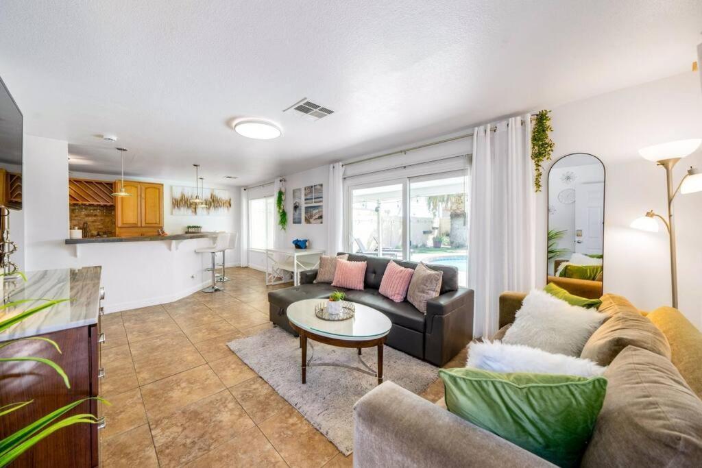 Pool House Near Chinatown Vegas Wifl-sleeps 9