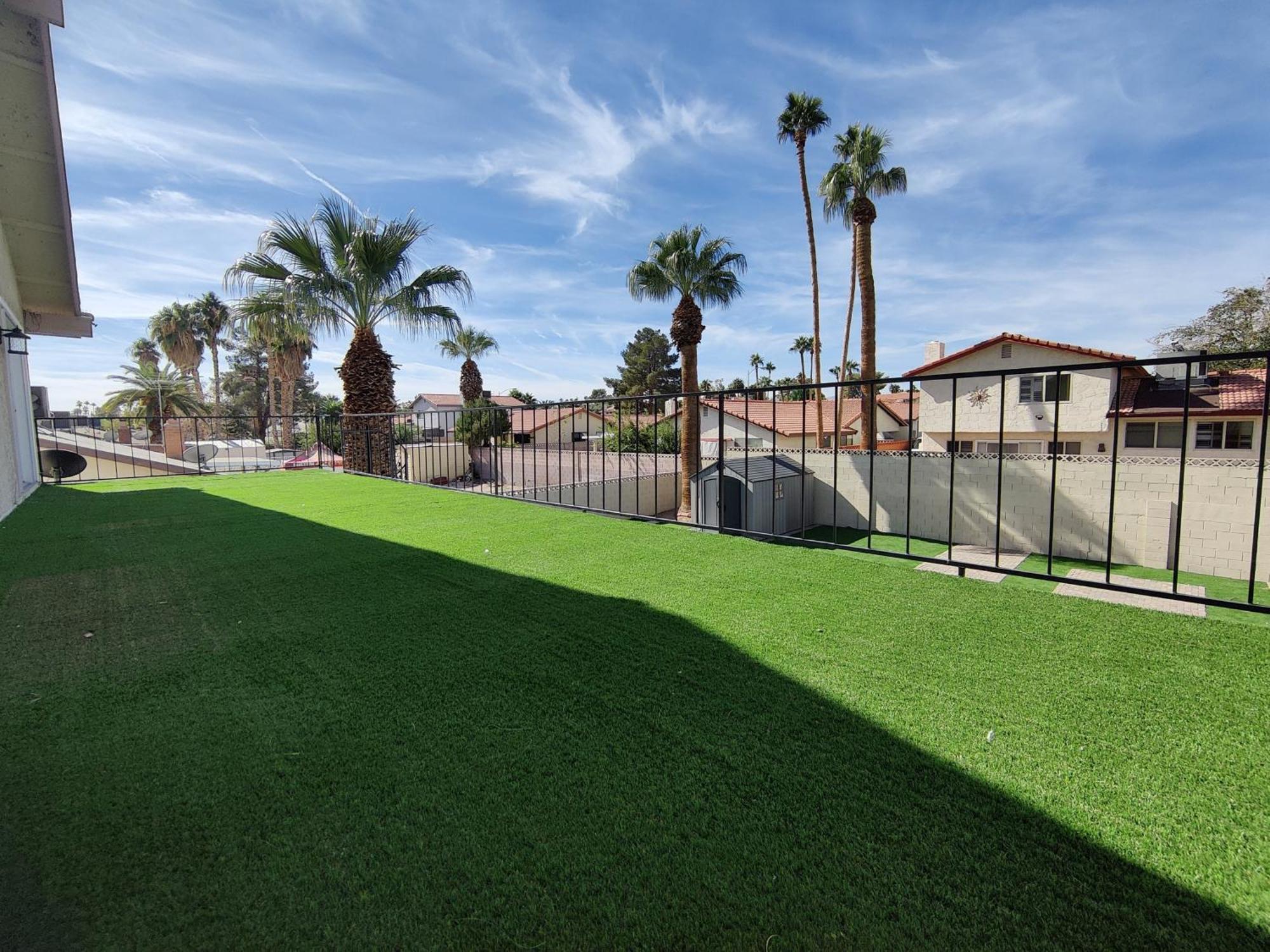 Villa Oasis In The Desert With Huge Heated Pool And *